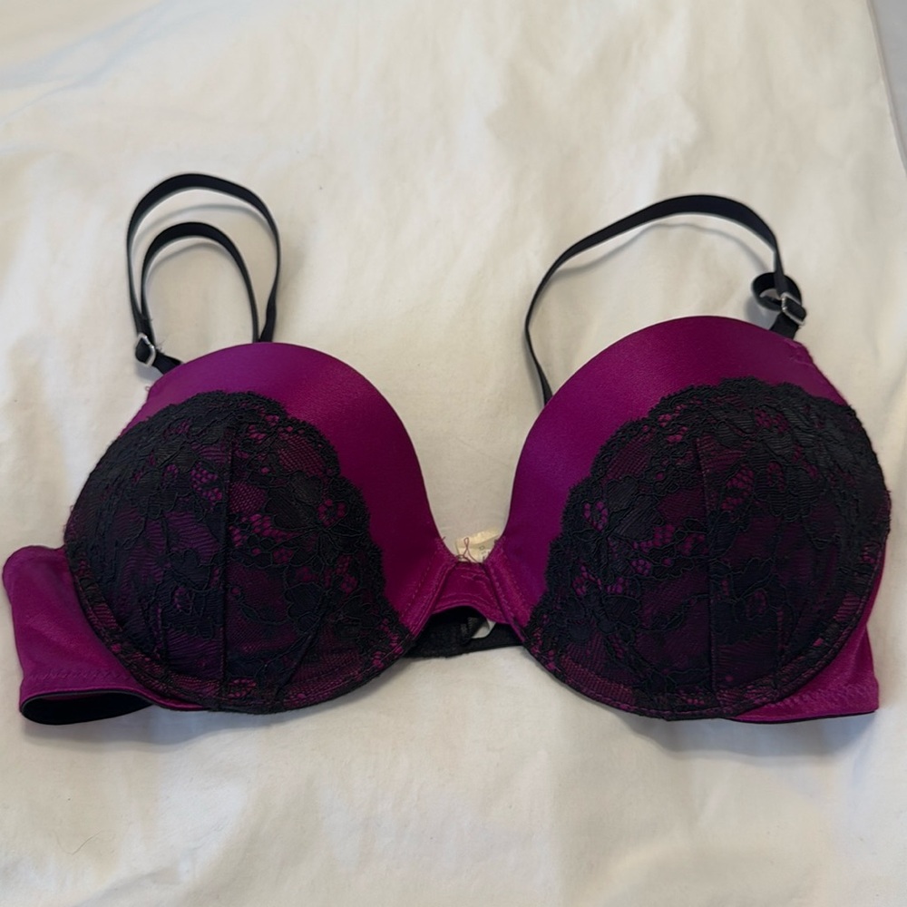 Frederick’s of Hollywood Xtreme Cleavage Bra- 32C